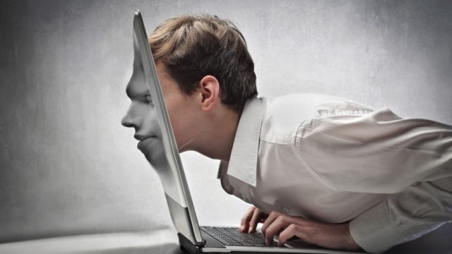 κ Πατεράκη δεν είμαι θιασώτης του διαδικτύου όπως εσείς