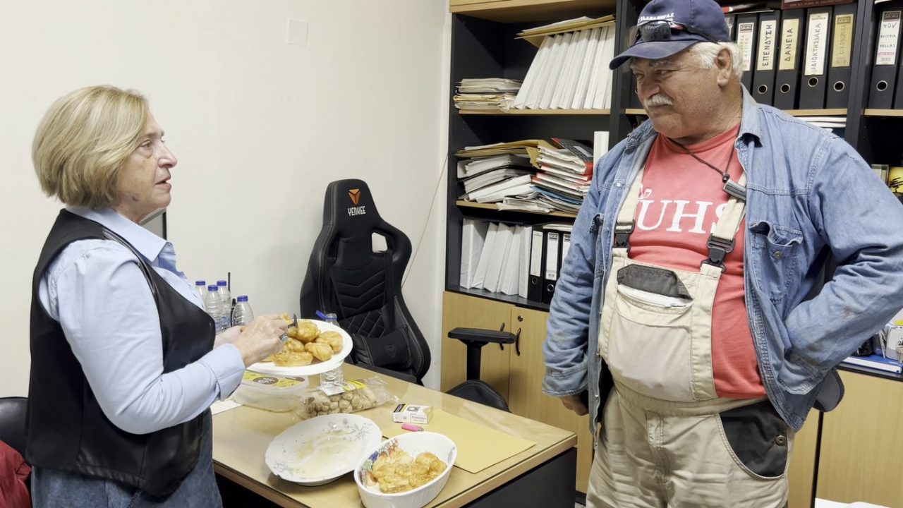 Ένα κέρασμα και ευχές για μια καλή ελαιοκομική σεζόν