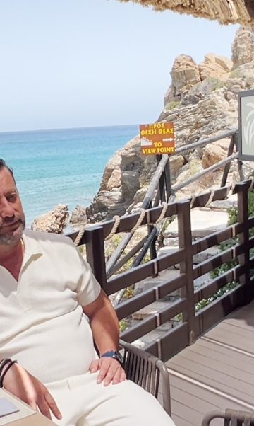 Ο Ζαχαρίας Κεφαλογιάννης μας Καλωσορίζει στο Vai Palm Beach, Creative Restaurant & SeaSide Cafe